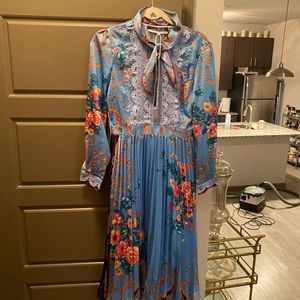 Size M satin Dalia Macphee. Light blue floral tie neck. New with tags. NWT